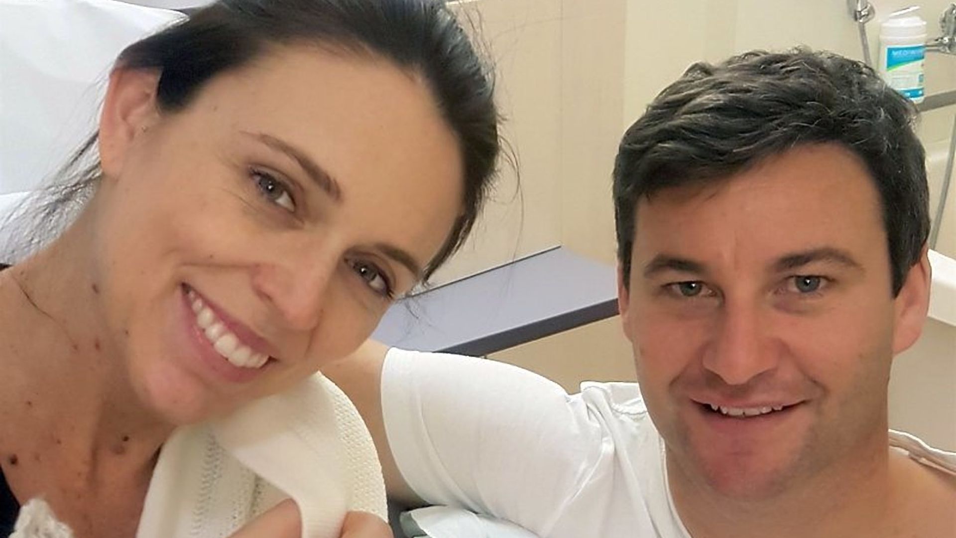 Jacina Ardern with her newborn.