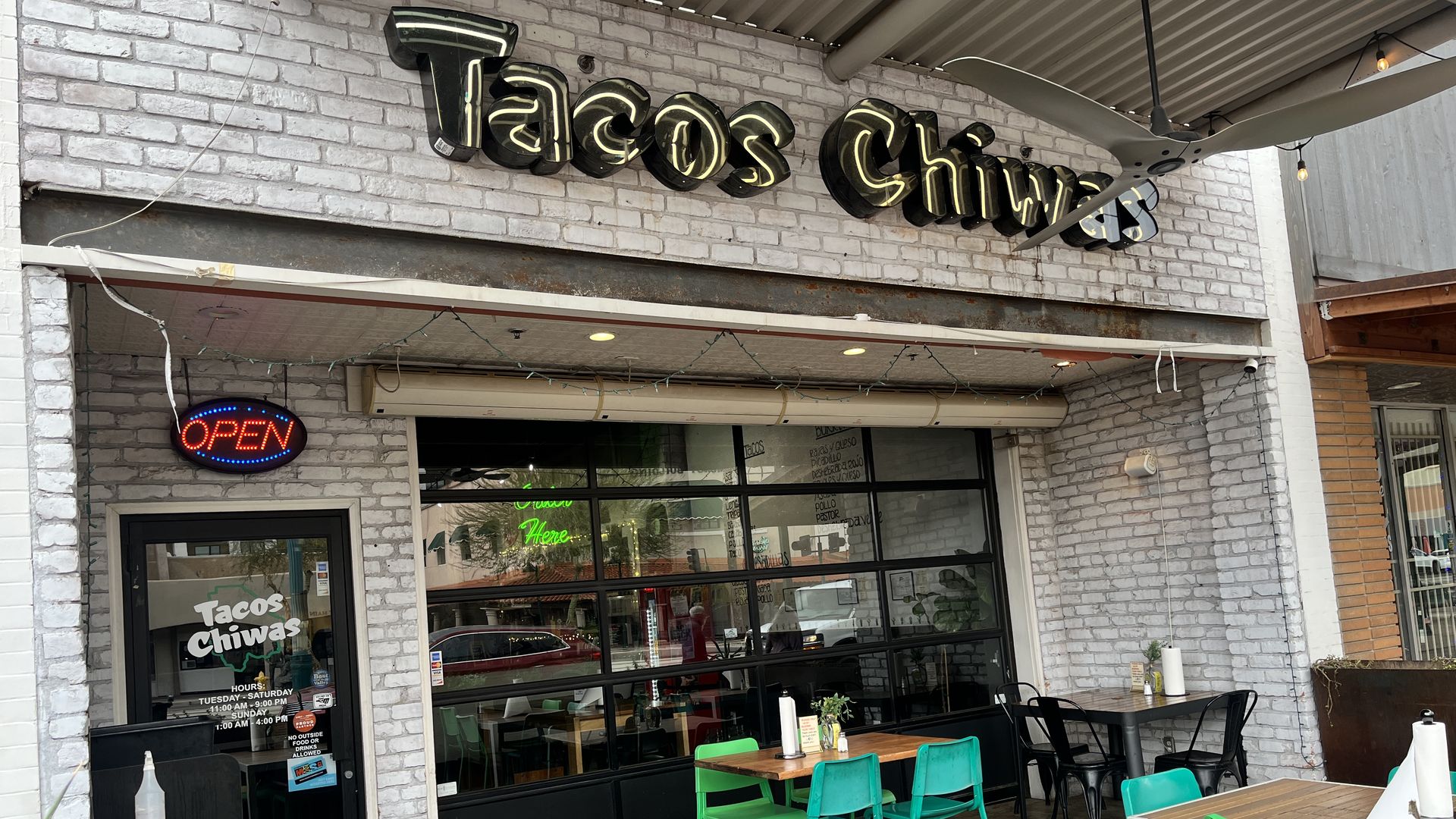 A restaurant front of Tacos Chiwas.