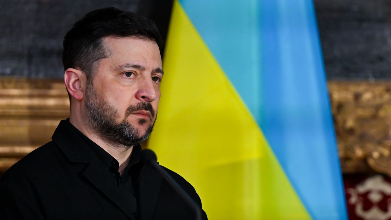 Zelensky says Ukrainian public won't let him hand Russia territory