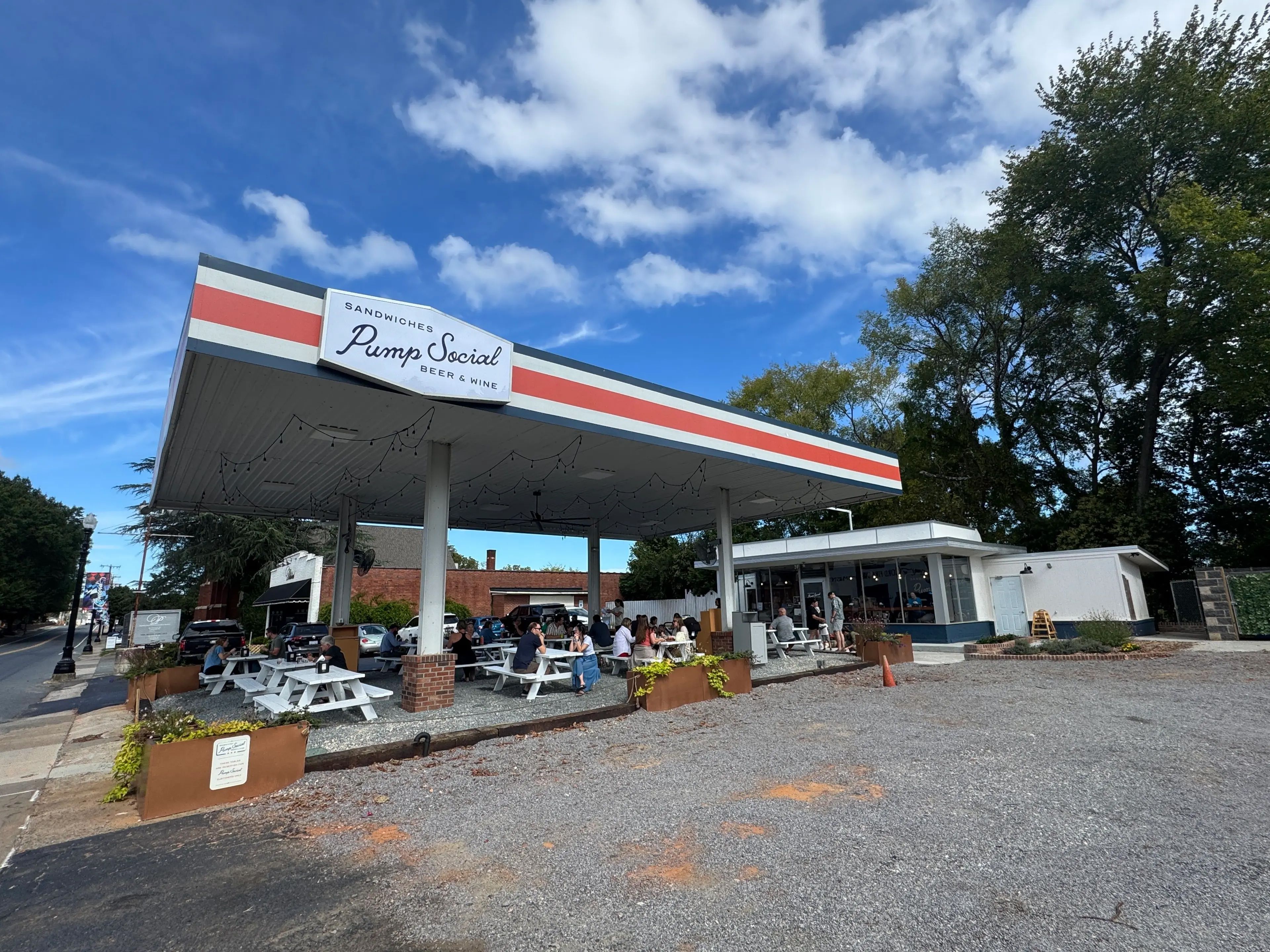 As the temperatures drop, they'll be adding heaters to the patio. And I'm told they're expanding their hours soon! Photo: Laura Barrero/Axios