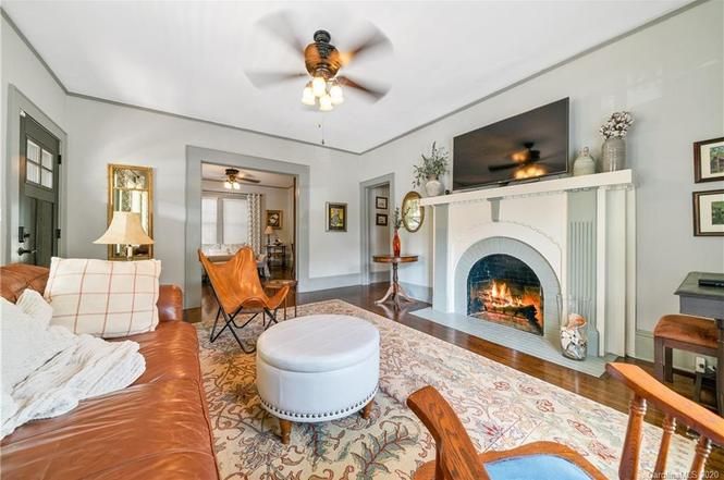 508 Walnut Ave living room