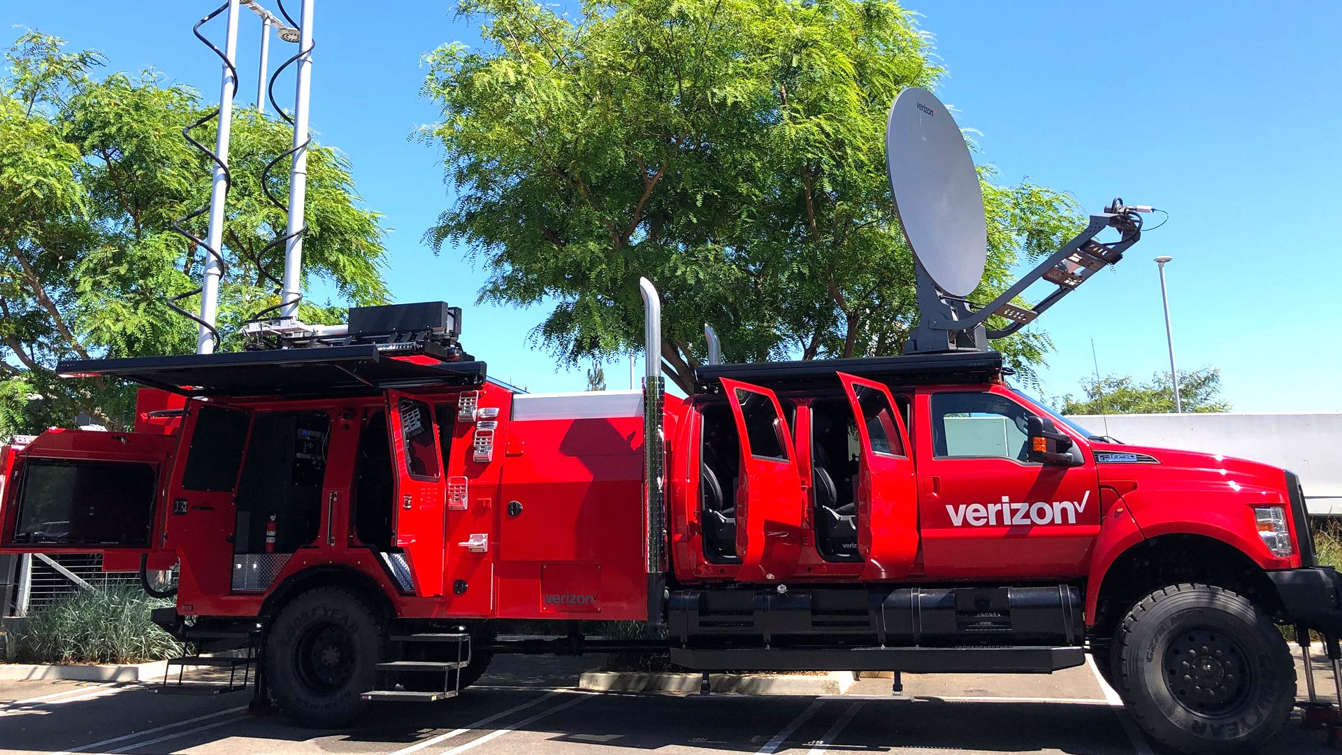 Image of Verizon's communication and disaster response prototype vehicle called THOR