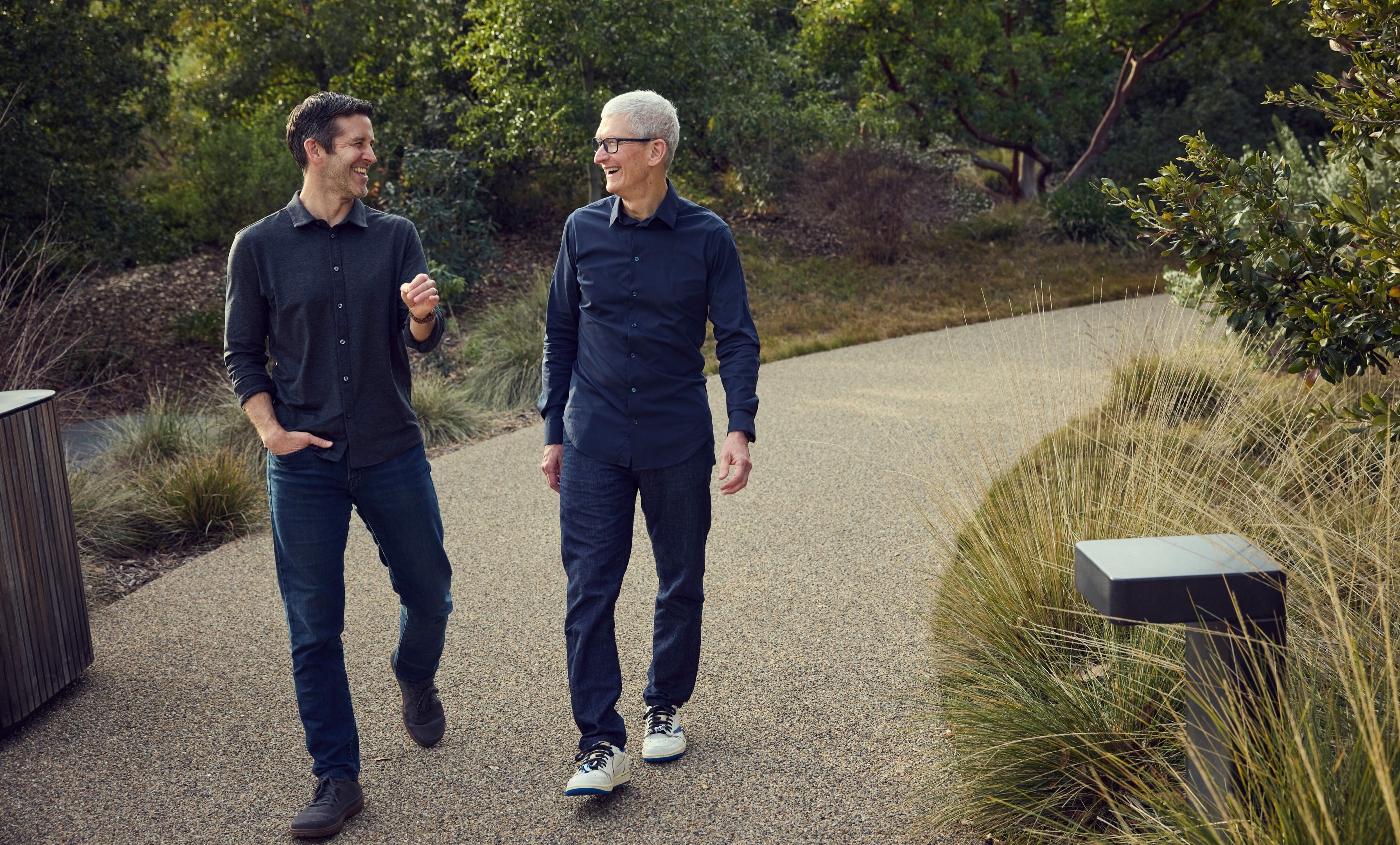 Apple's outgoing and incoming CEOs Tim Cook (right) and John Ternus.