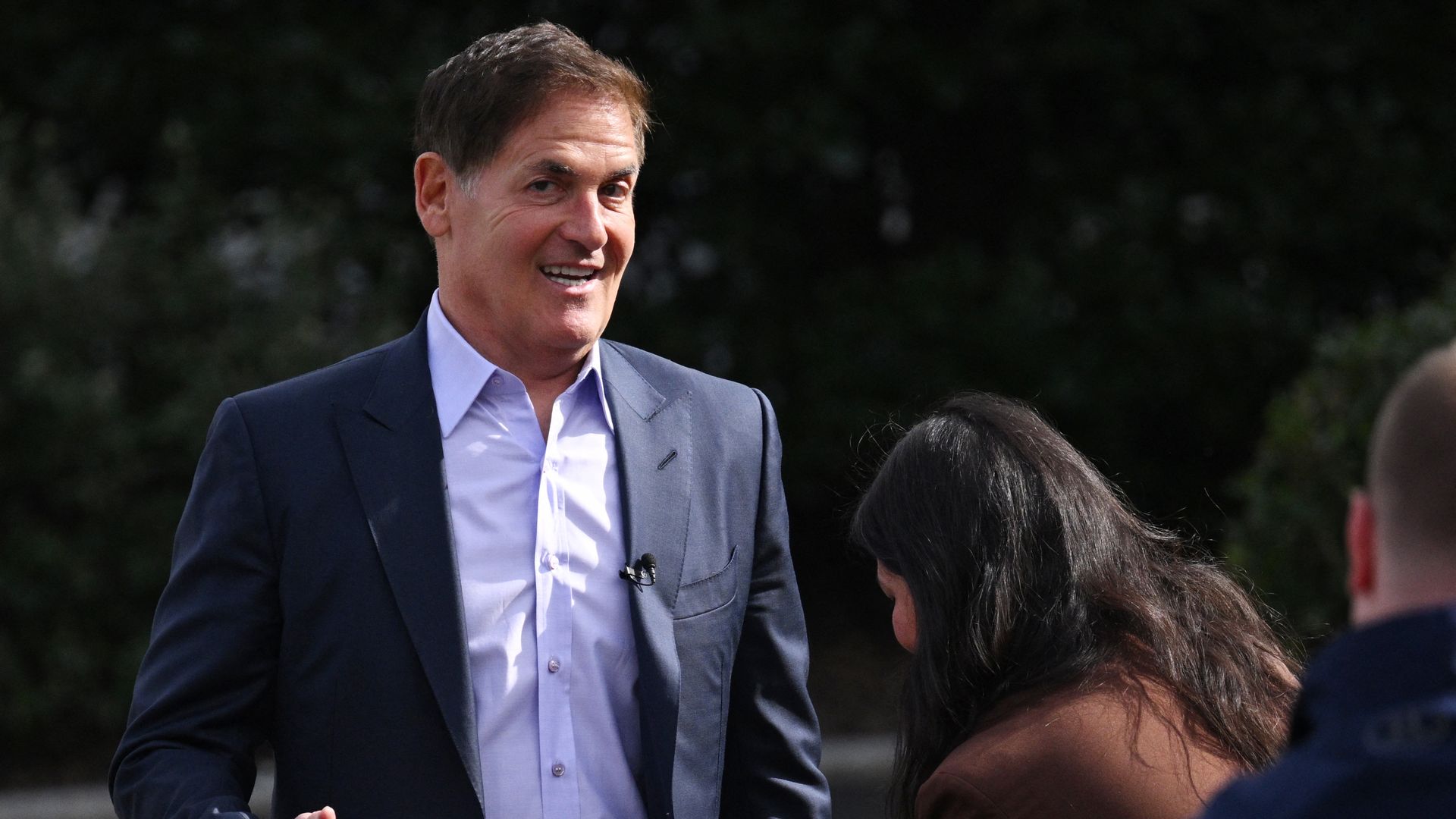Mark Cuban addresses a group of people outside the White House.