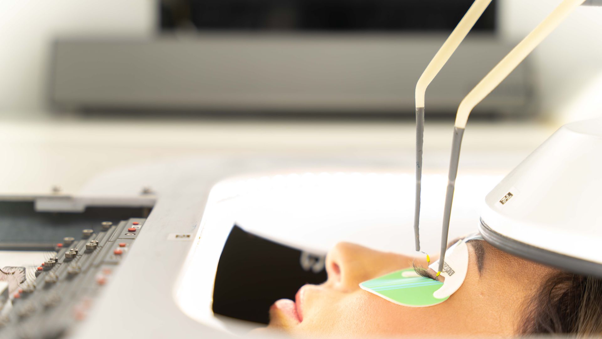 A robot developed by tech startup Luum is applying eyelashes.