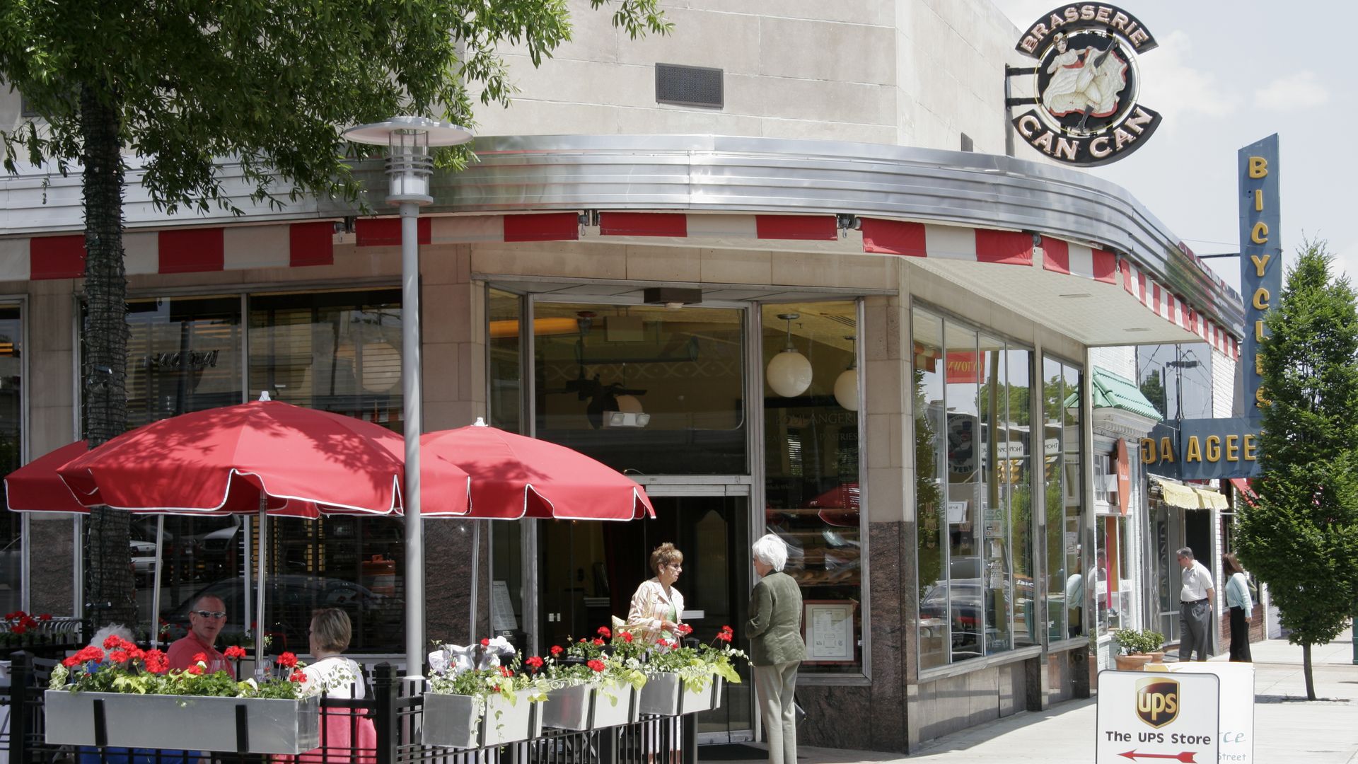 Alfresco dining at Can Can Brasserie. (Photo by: Jeffrey Greenberg/Universal Images Group via Getty Images)