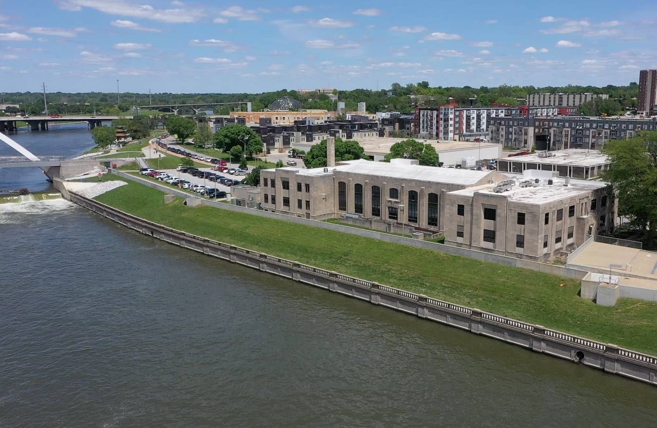 axios.com - Jason Clayworth - Des Moines Armory could become apartments with retail and bar