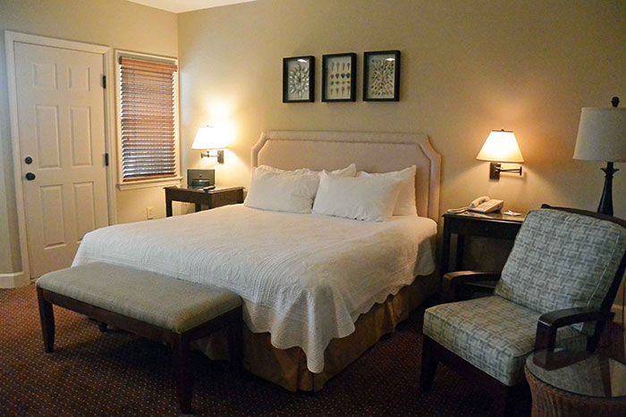 Oceanside-King-Guest-Room-at-Sanderling