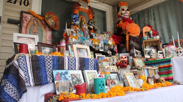 Altar outside Harvey Park home celebrates Dia de los Muertos - Axios Denver