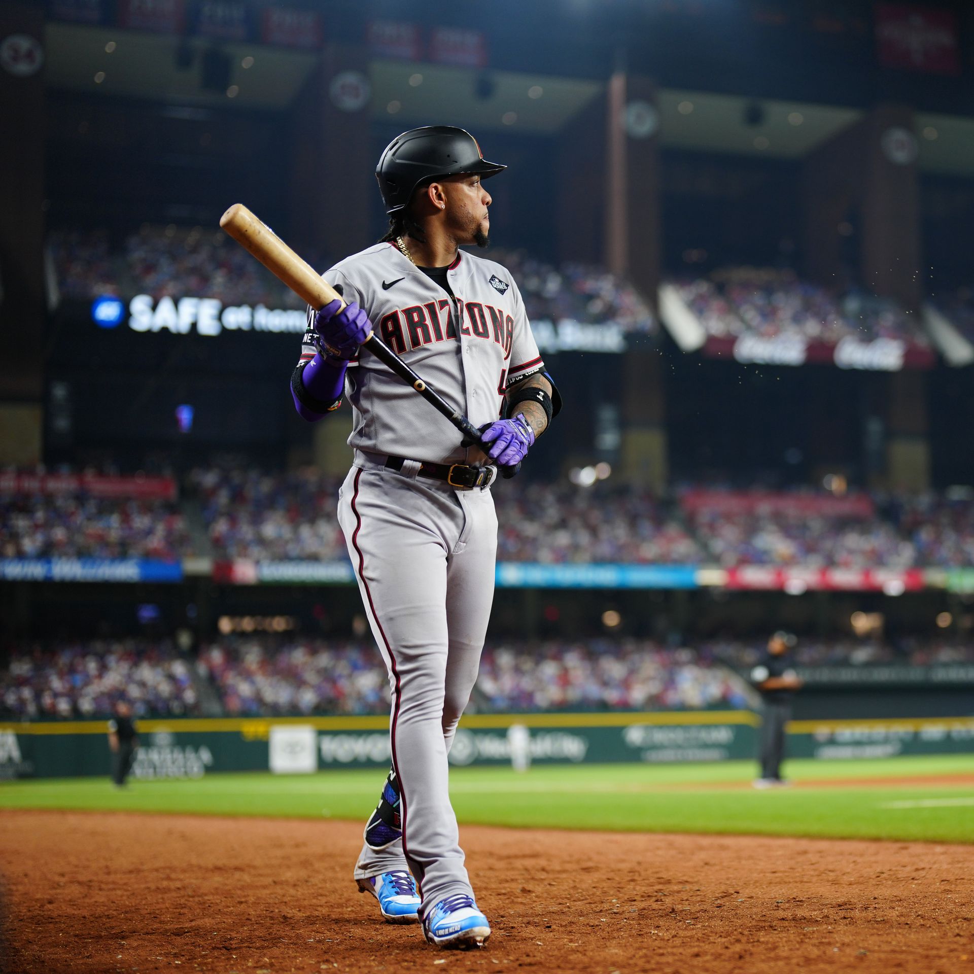 Diamondbacks lose to Rangers in World Series Game 3 - Axios Phoenix