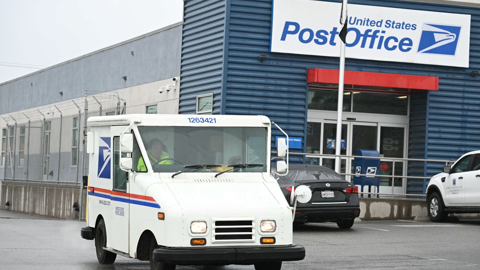 USPS Gandeng DOGE untuk Hemat Biaya dan Reformasi Layanan Pos