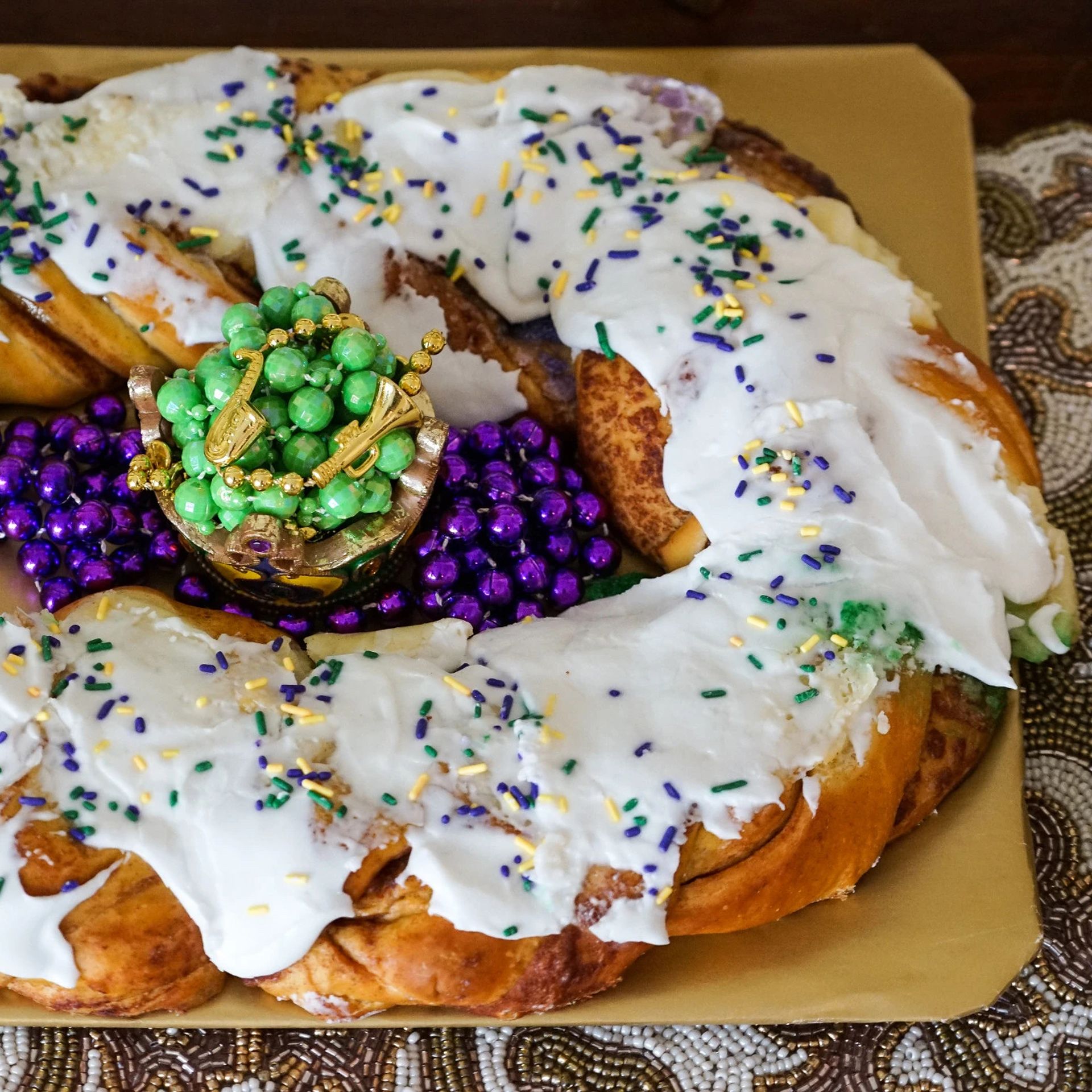 6 New Orleans bakeries that ship king cakes for Mardi Gras - Axios New  Orleans