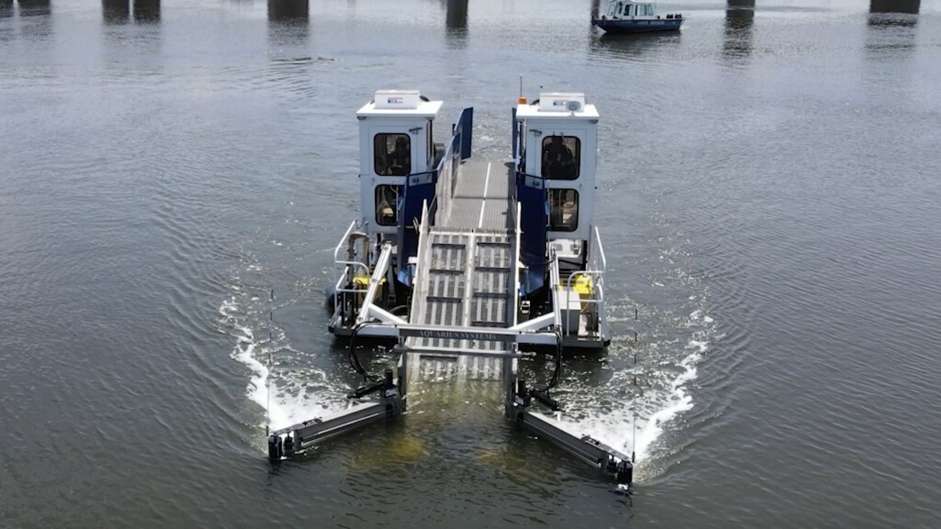 Litter skimmer in action