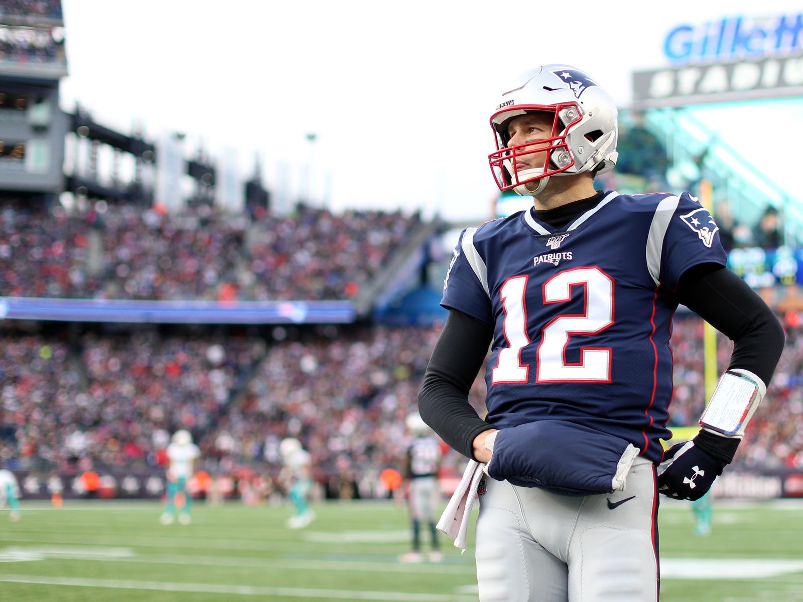 Watch as Tom Brady gets ovation from Patriots crowd in return