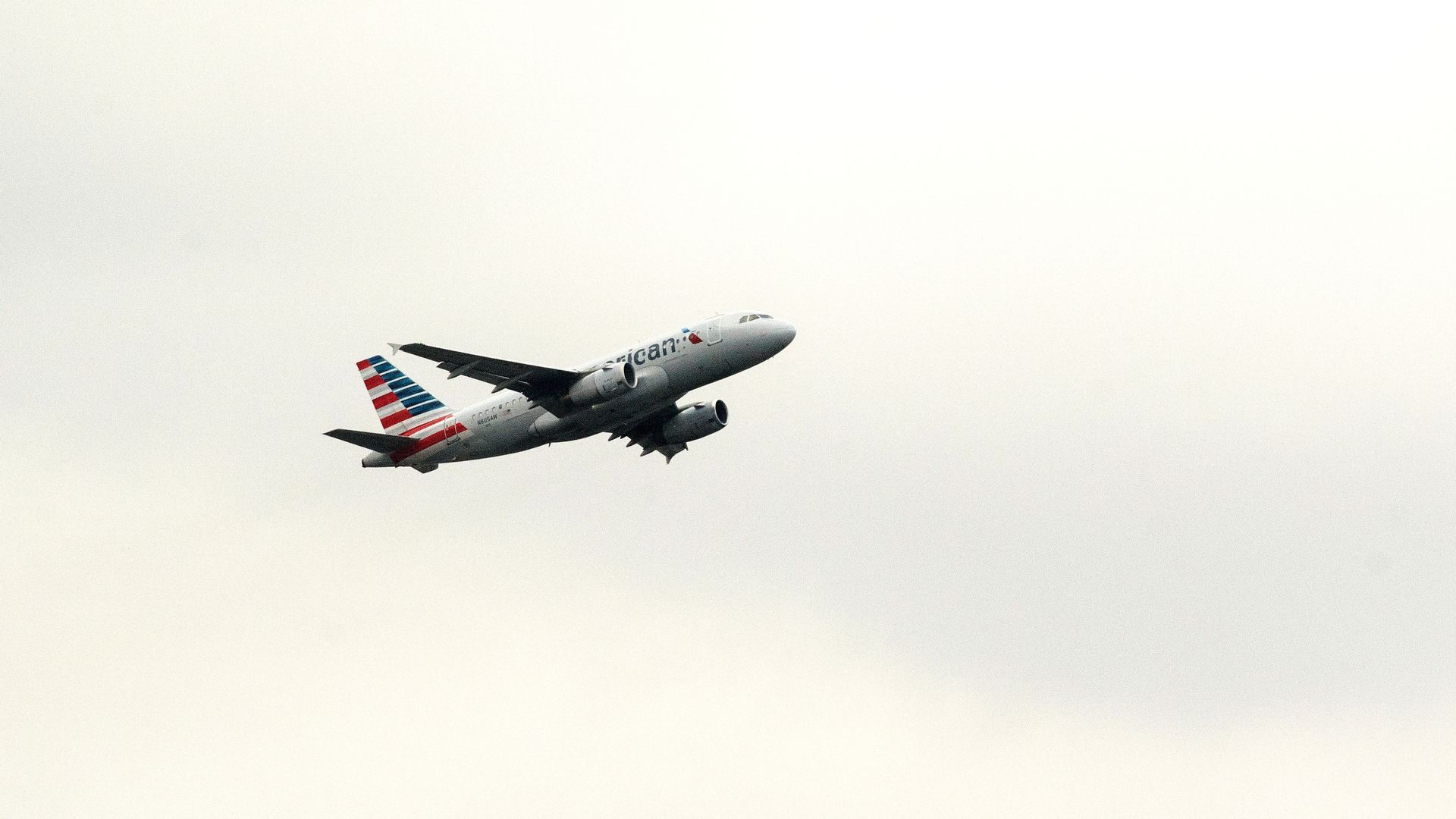 American Airlines plane turns around mid-flight over mask row