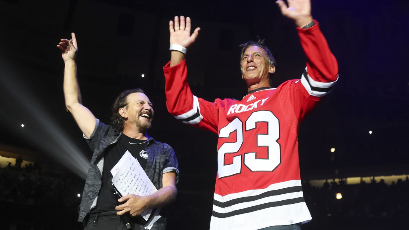 Eddie Vedder Tells Chris Chelios The Blackhawks Are Retiring His Jersey ...