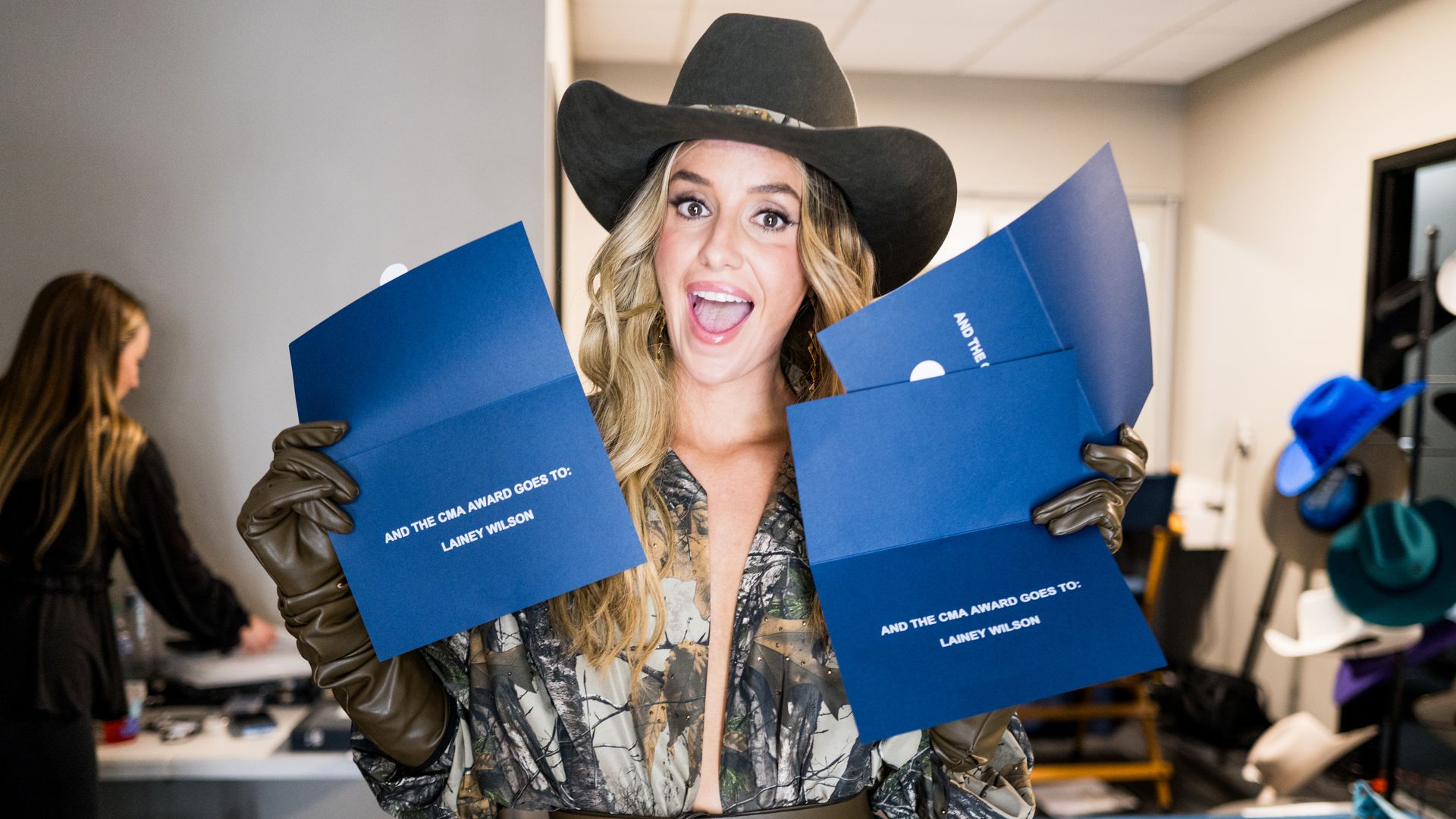 Lainey Wilson holds her award envelopes at the 59th Annual Country Music Association Awards at Bridgestone Arena on November 19, 2025 in Nashville, Tennessee.