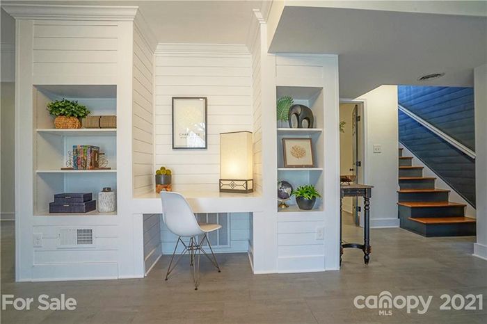 3623 Johnny Cake Ln office desk