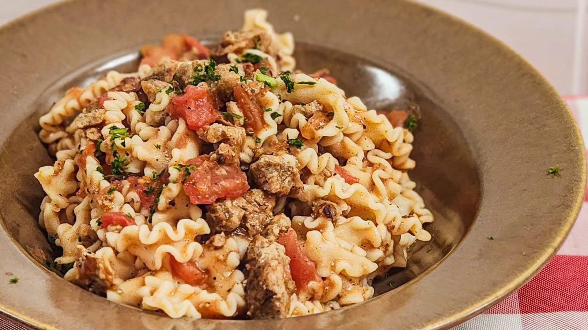 A bowl of pasta.