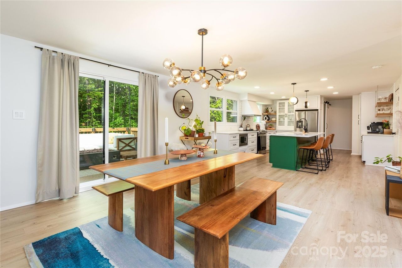 6826 Rollingridge Dr