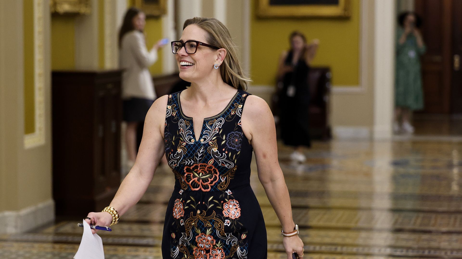 Kyrsten Sinema betting big on independent vote, donor pitch shows