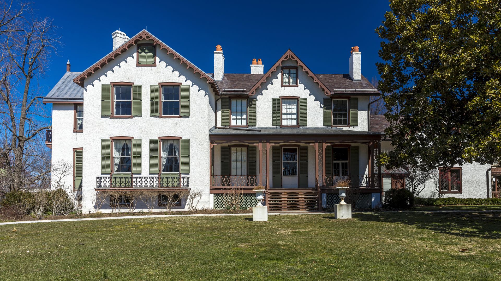 A photo showing the exterior of a white home in D.C. where President Abraham Lincoln once lived.