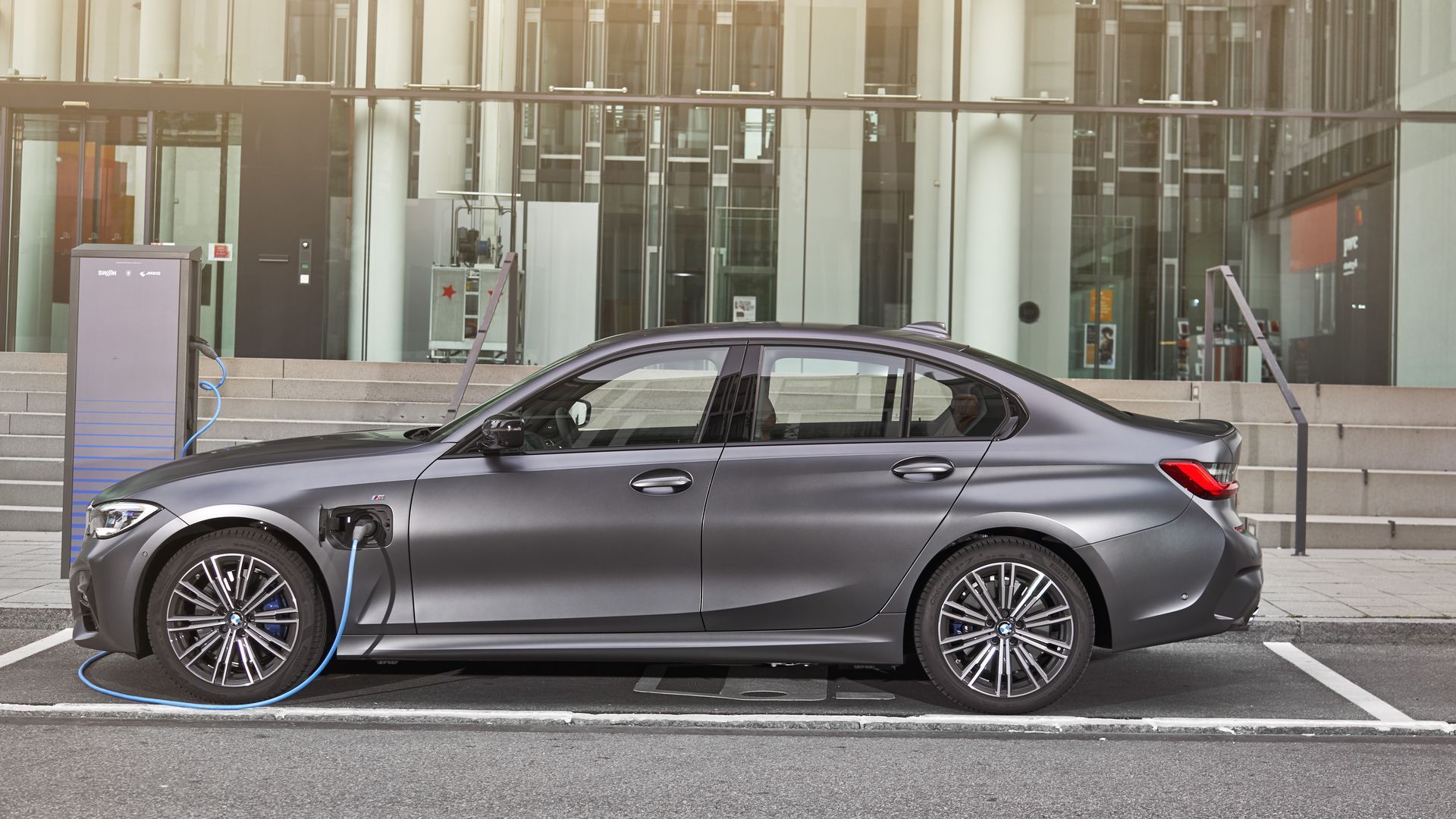 Picture of a BMW Sedan electric vehicle