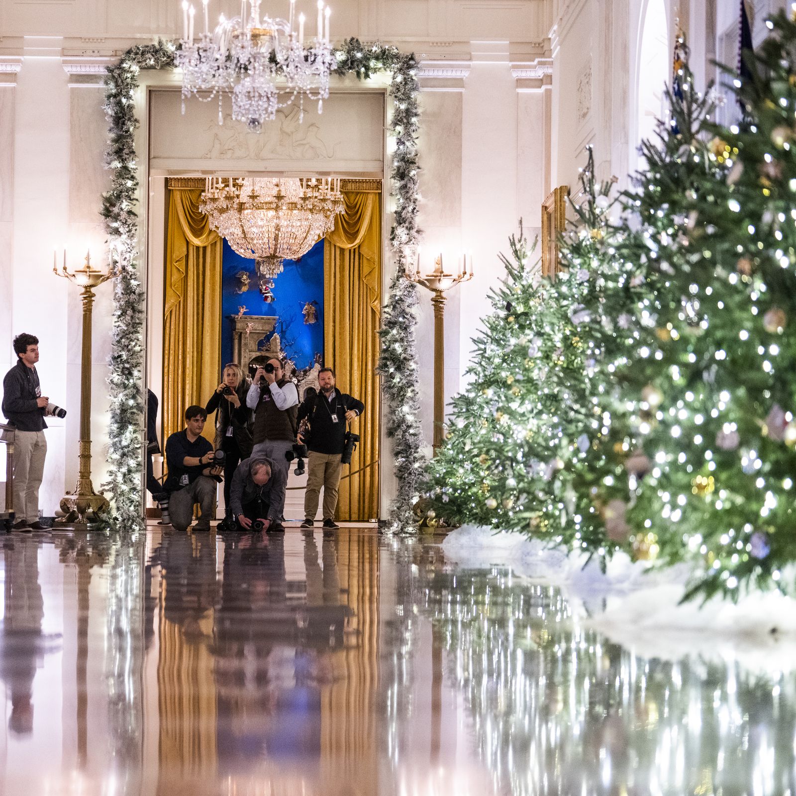 PHOTOS: Check Out the 2022 White House Christmas Decorations