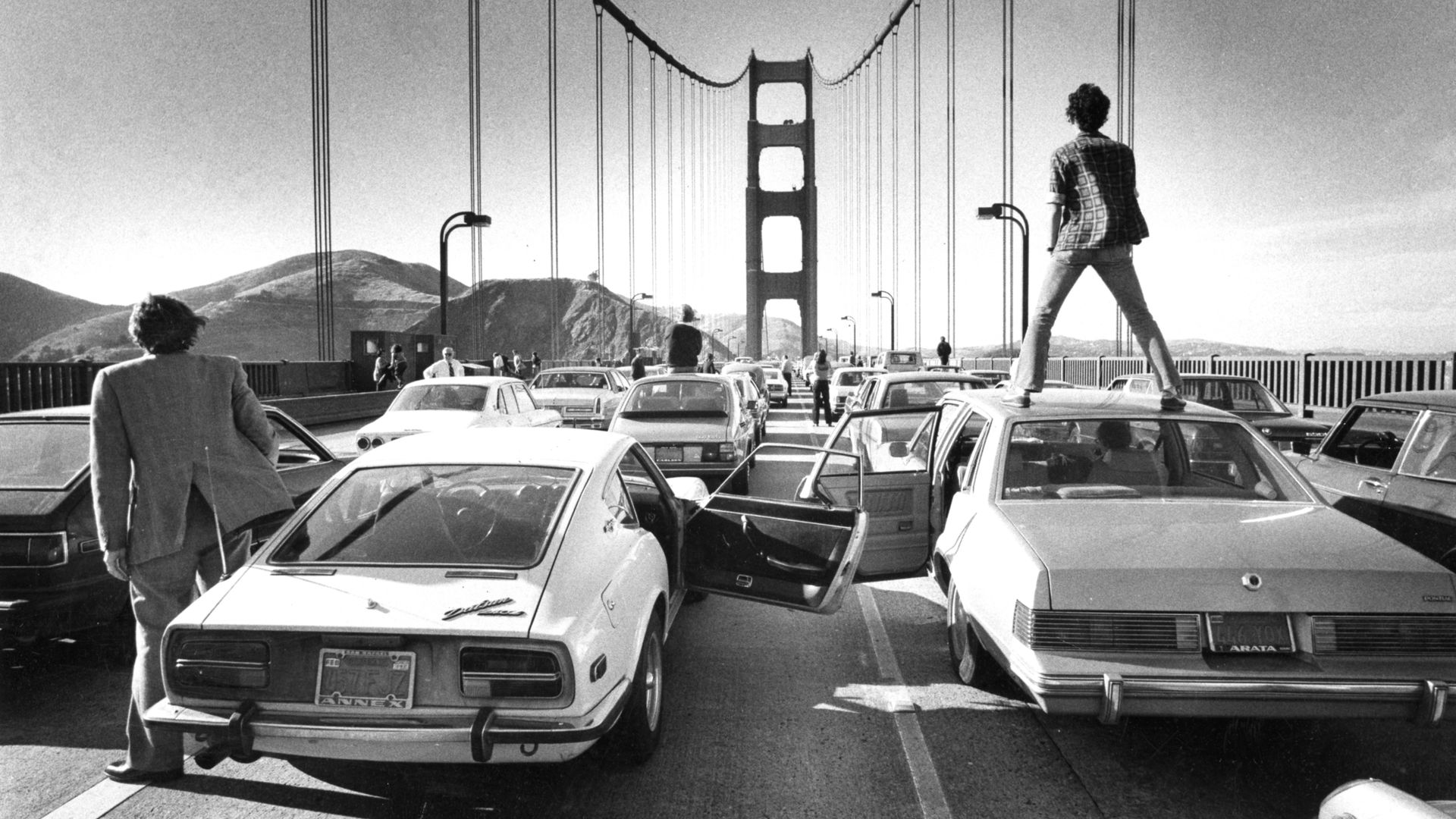 People on their cars on the Golden Gate Bridge