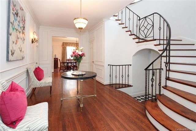 270 Colville Road entry