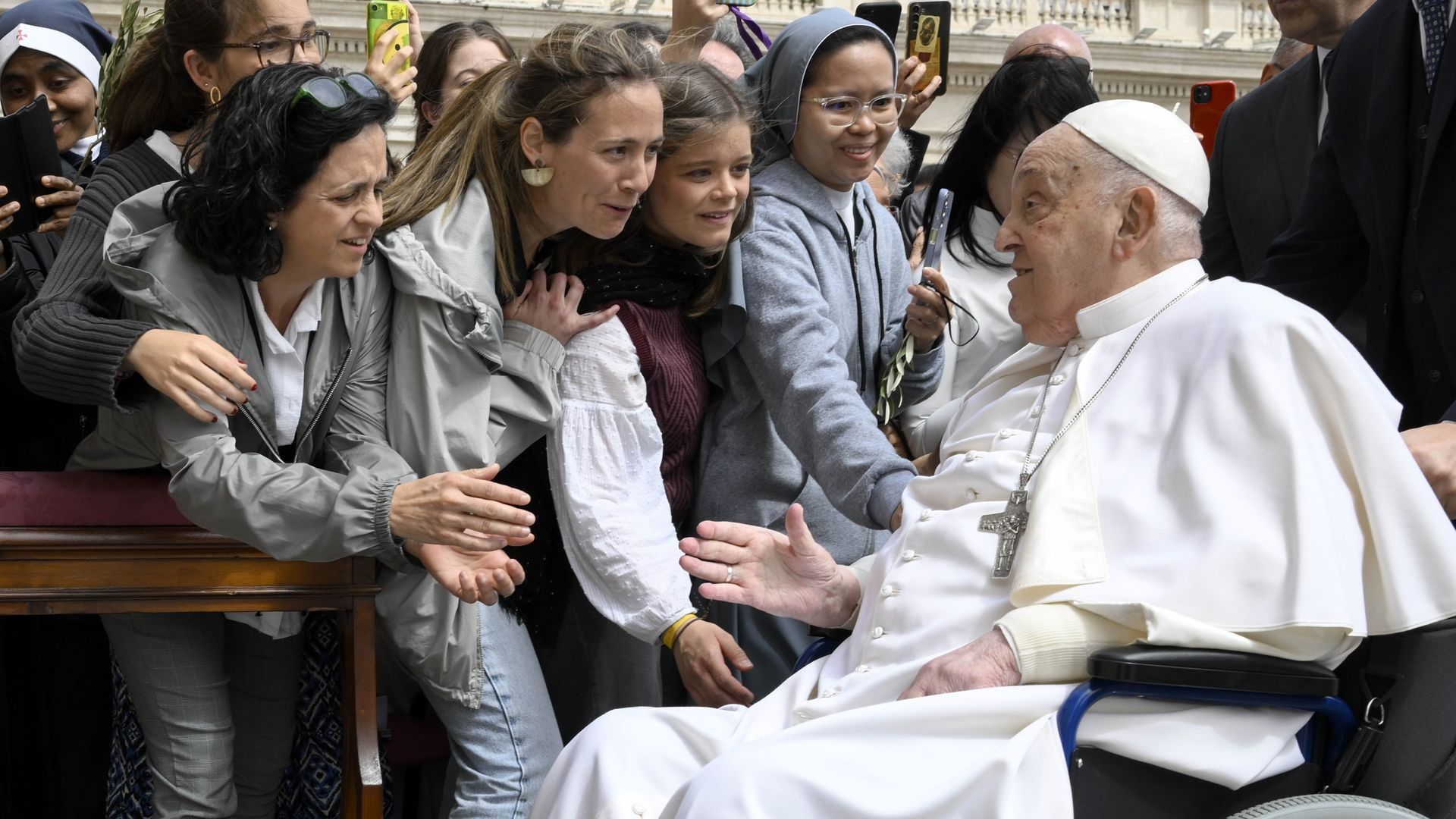 Pope Francis greeting people on Palm Sunday 2025