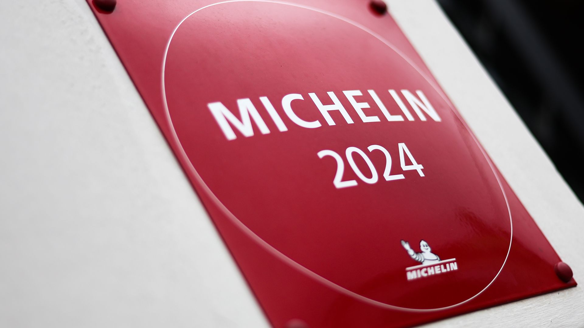 A red award that says "MICHELIN 2024" with the logo of the Michelin Man.