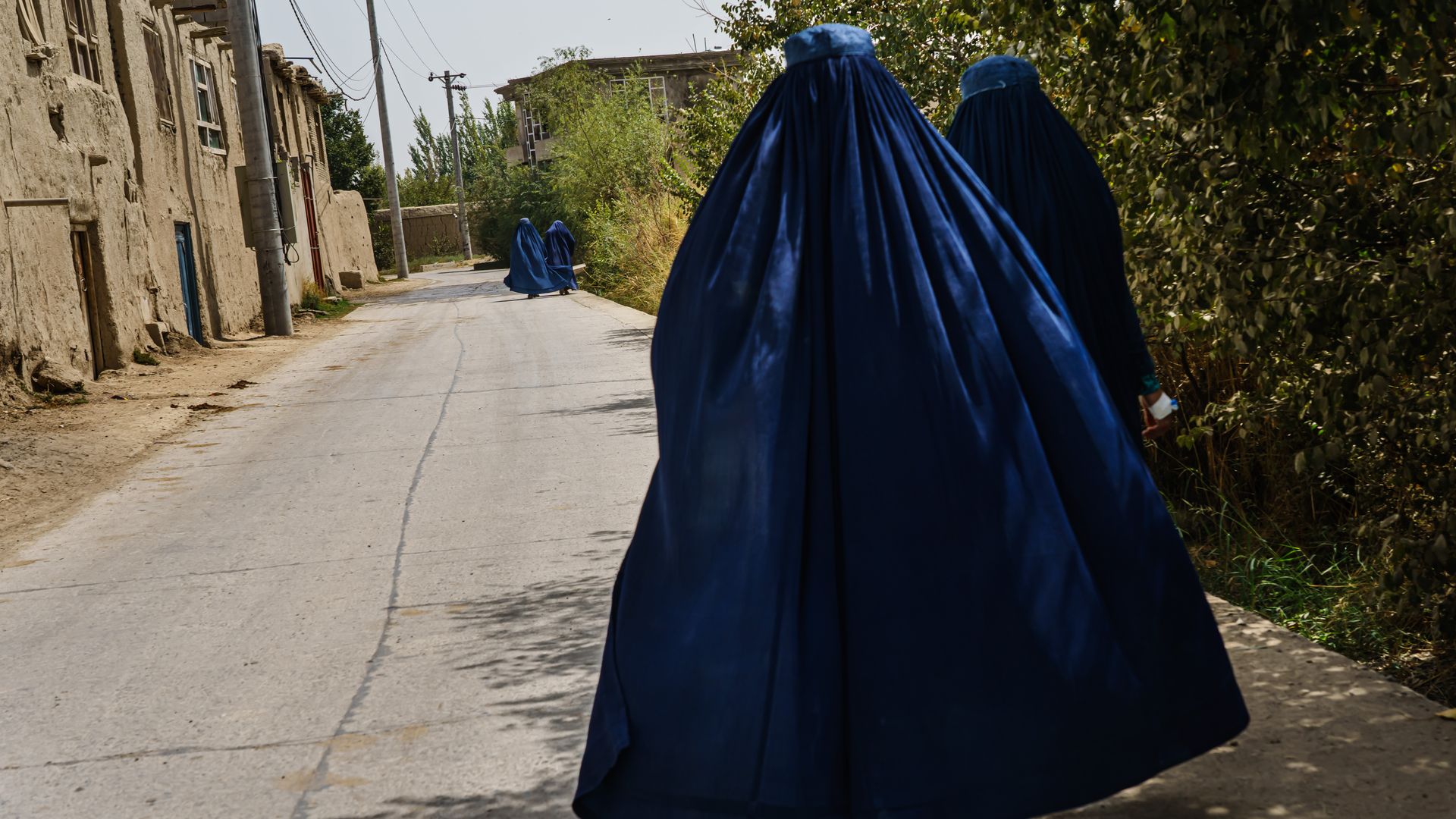 Women in Puli Alam, Afghanistan. Photo: Marcus Yam/Los Angeles Times via Getty Images