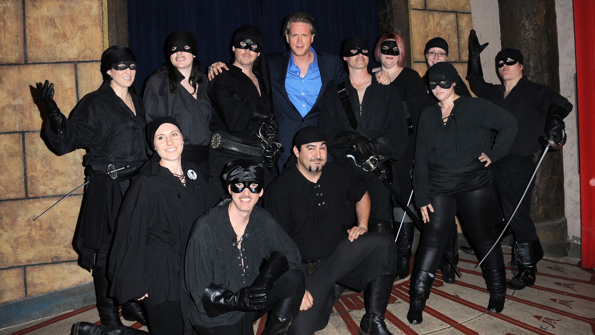 Cary Elwes poses with people dressed as the Dread Pirate Roberts from The Princess Bride