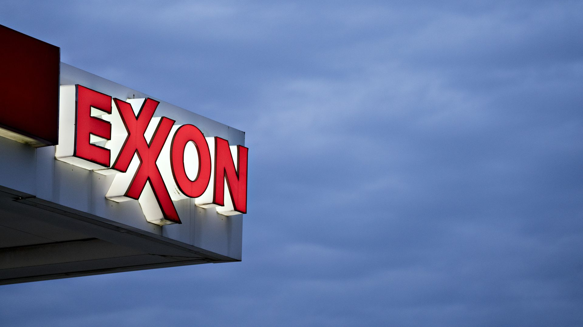 Picture of a red "Exxon" sign
