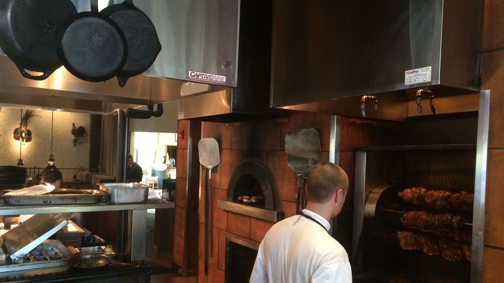 roosters-charlotte-kitchen