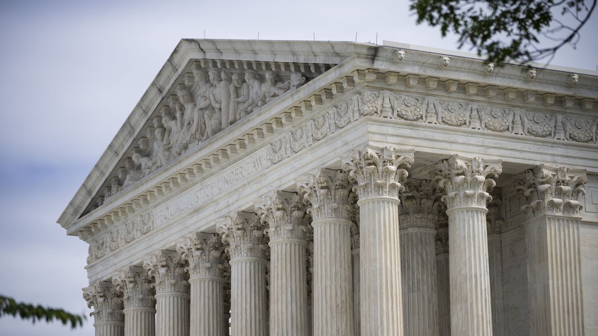 Photo of the Supreme Court building from the side