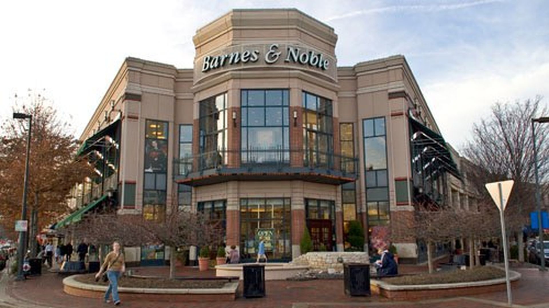 Amazon Is Replacing Barnes Noble In A Dc Suburb Axios