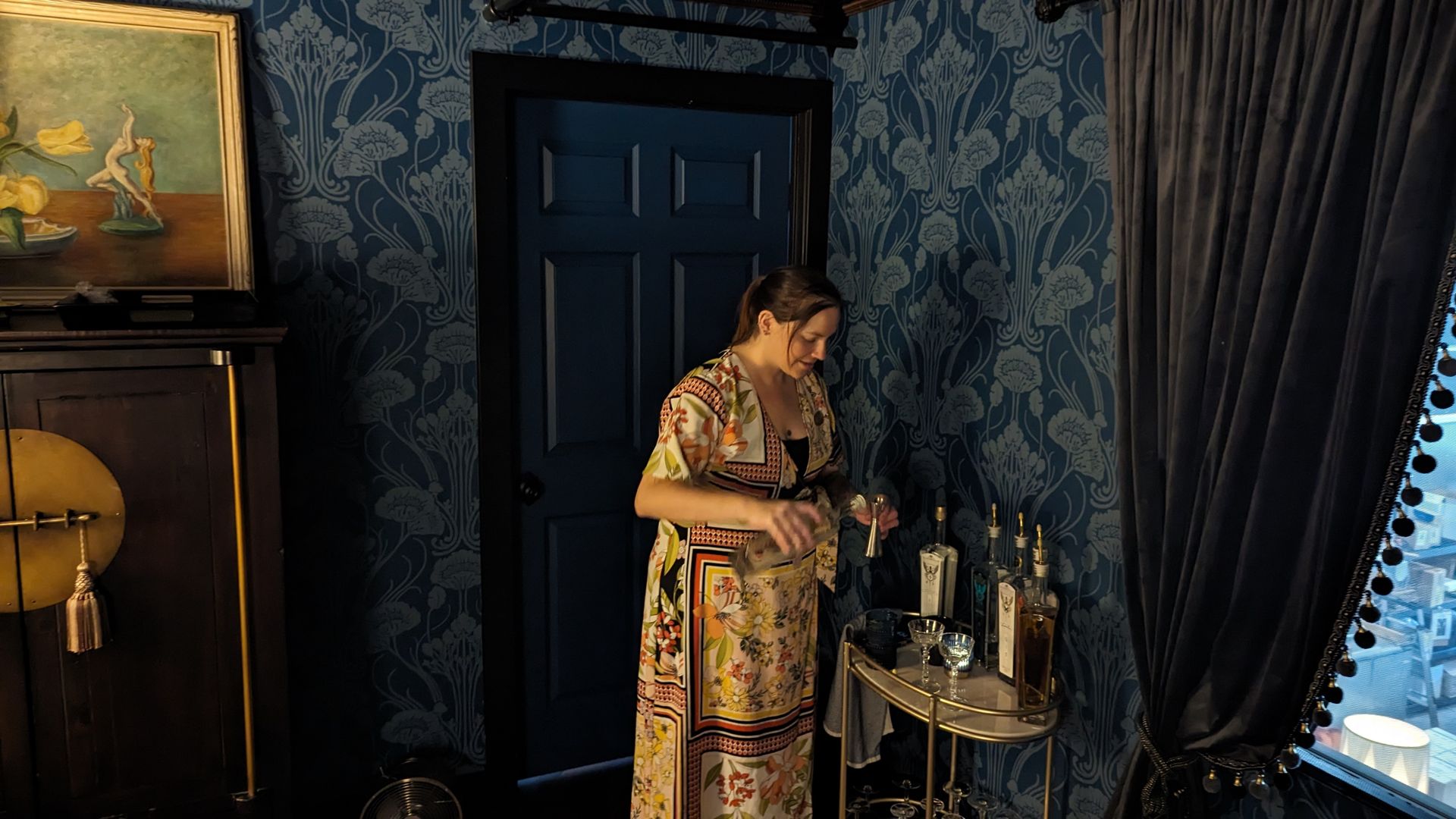 A woman pouring libations.