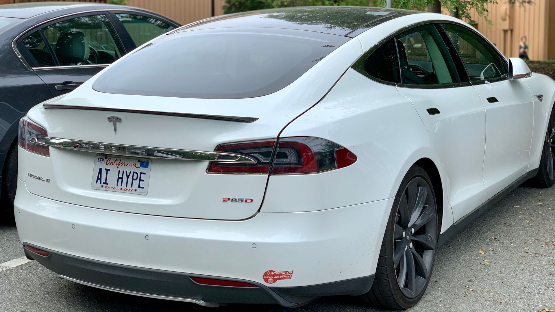 Image of a Tesla Model S with a license plate that reads: "AI HYPE"