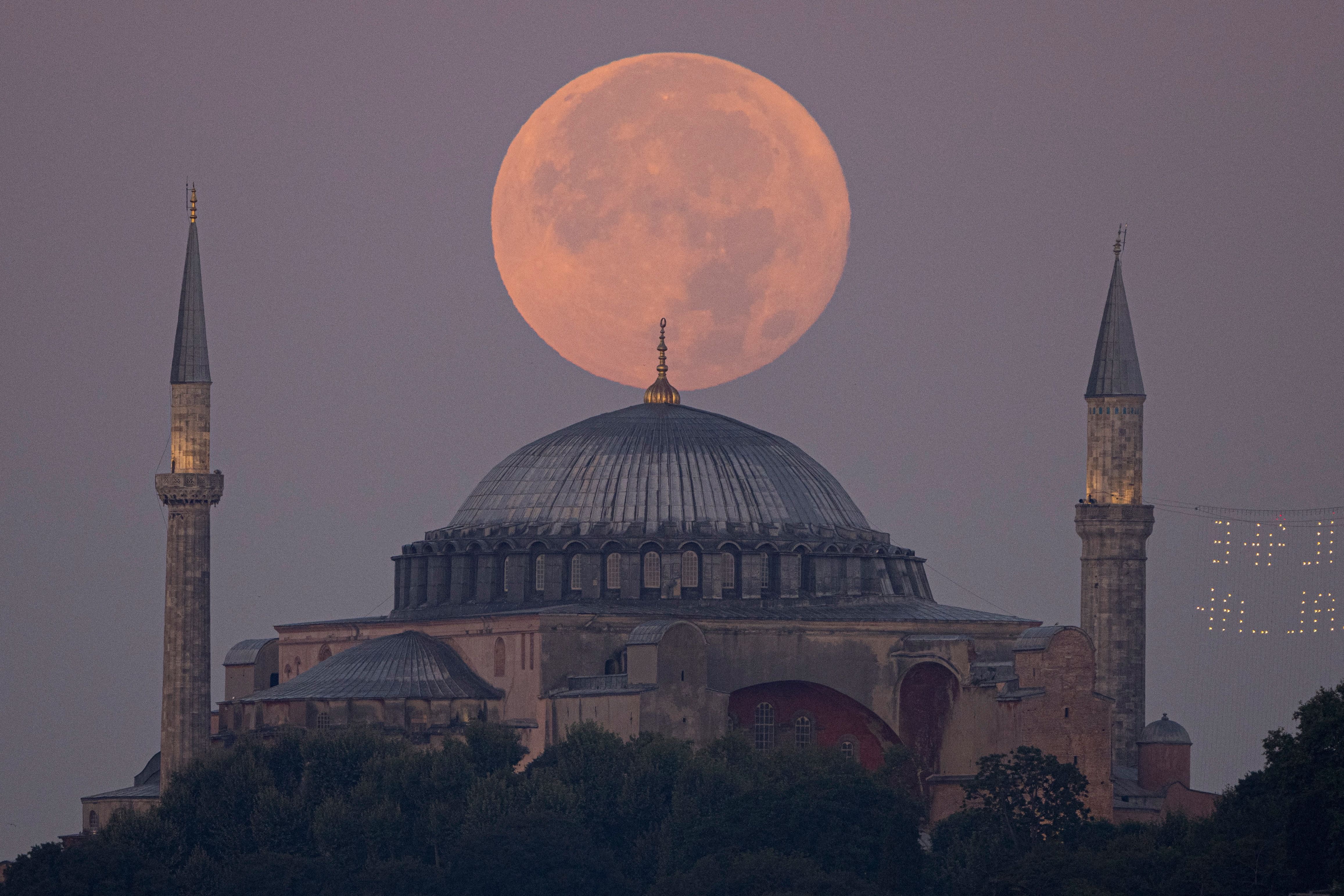 Where, when and how to see 2 supermoons this August