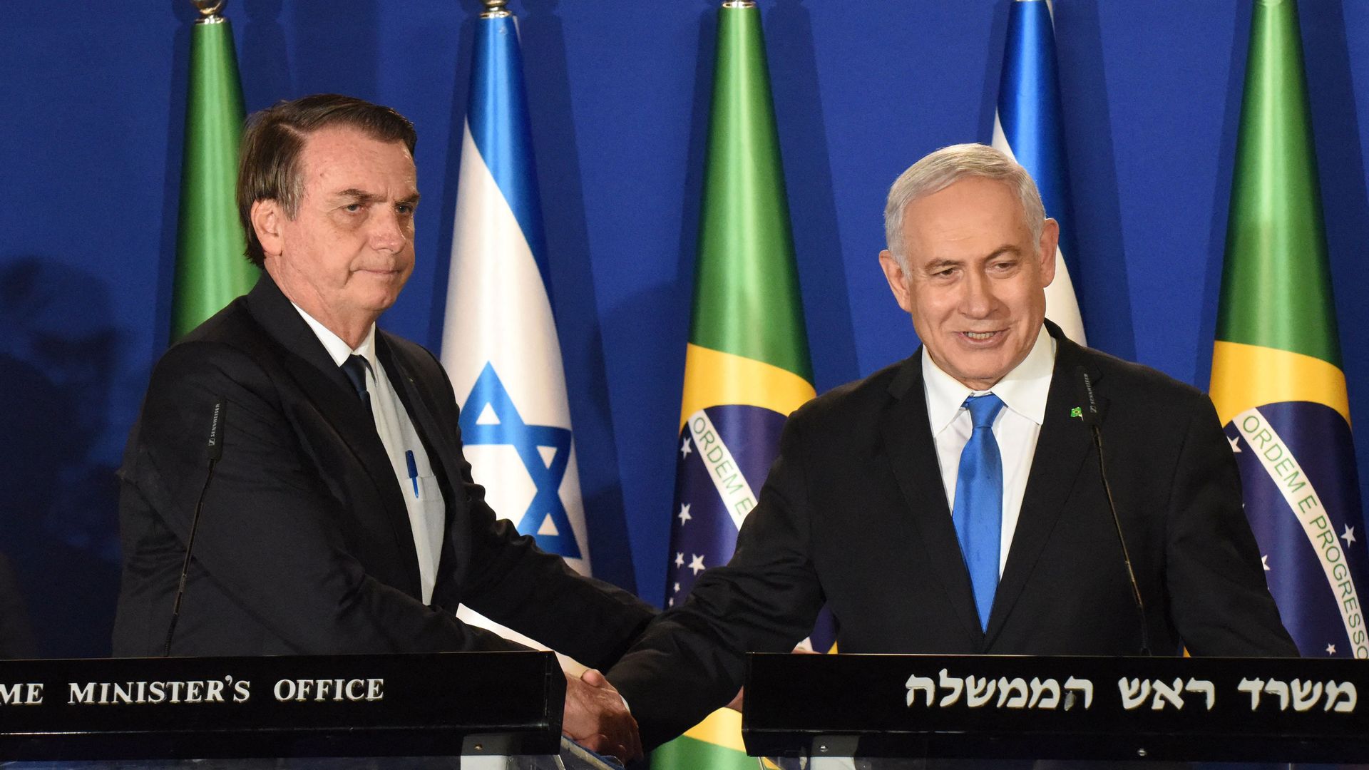 Bolsonaro and Netanyahu shake hands in Jerusalem in March 2019.