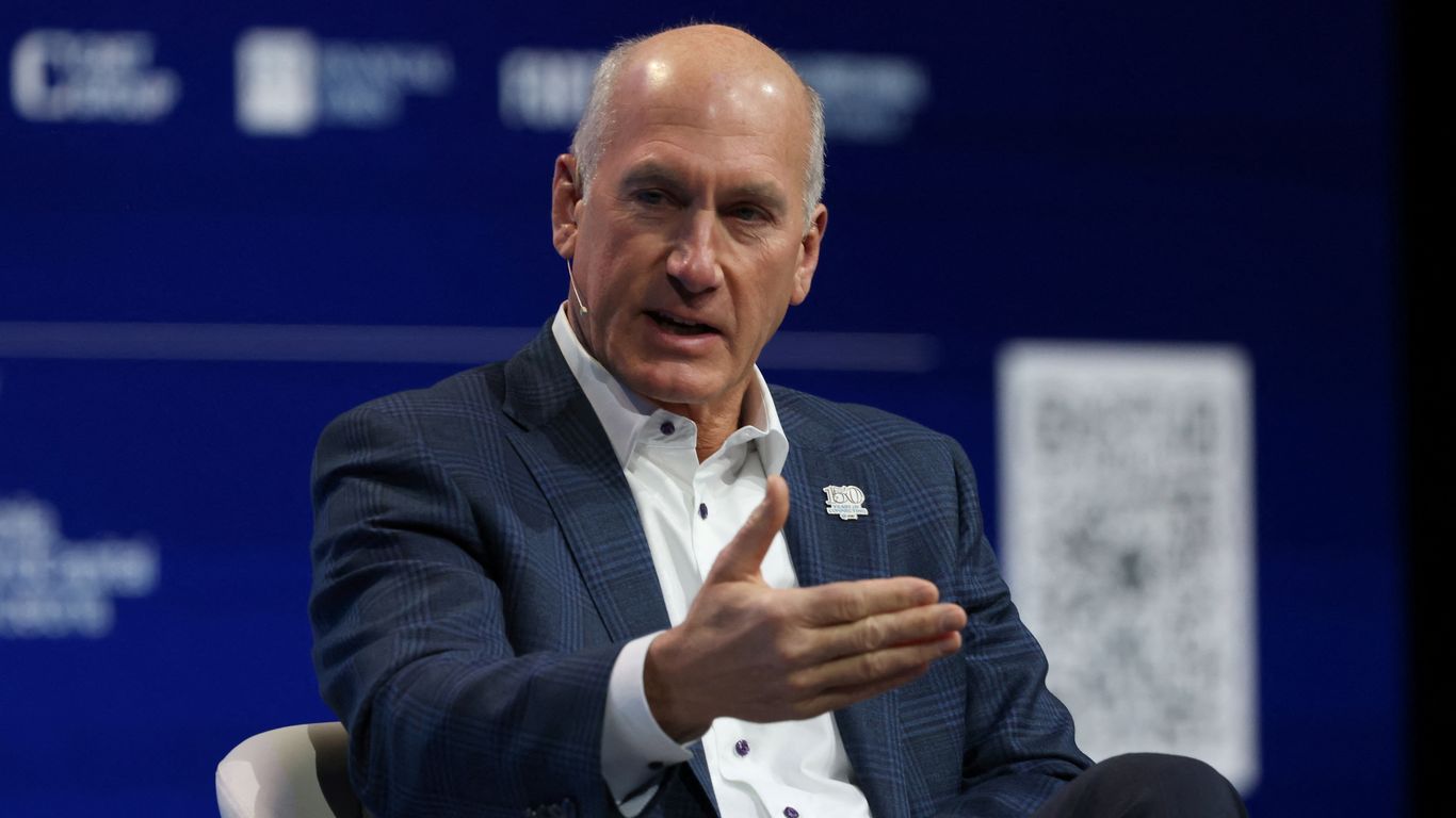 AT&T CEO says Elon Musk's SpaceX phone strategy not "viable"