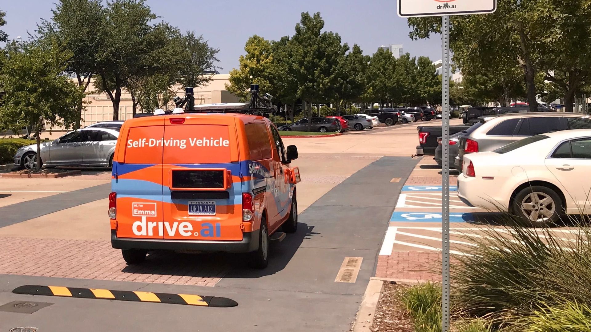 Image of self-driving van in Frisco, Texas. Photo: Kaveh Waddell / Axios