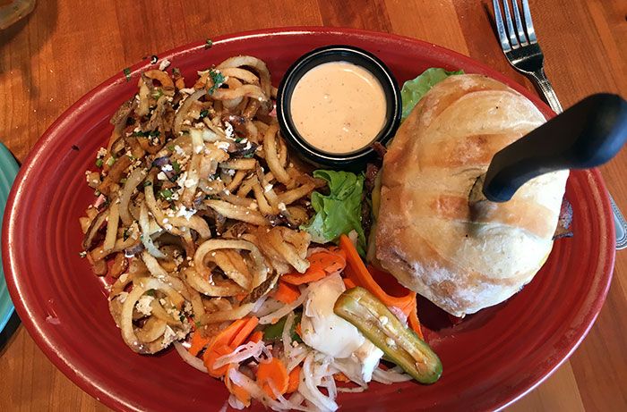 burger-at-cantina-1511-charlotte