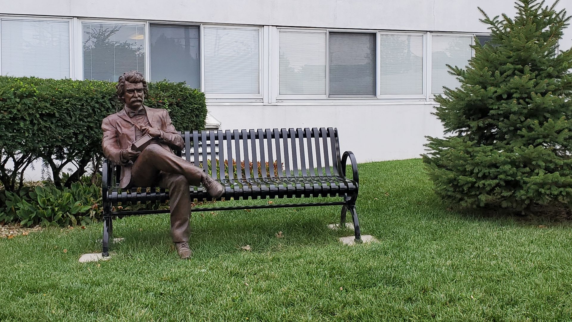 Statue of Albert Einstein sitting on a park bench.