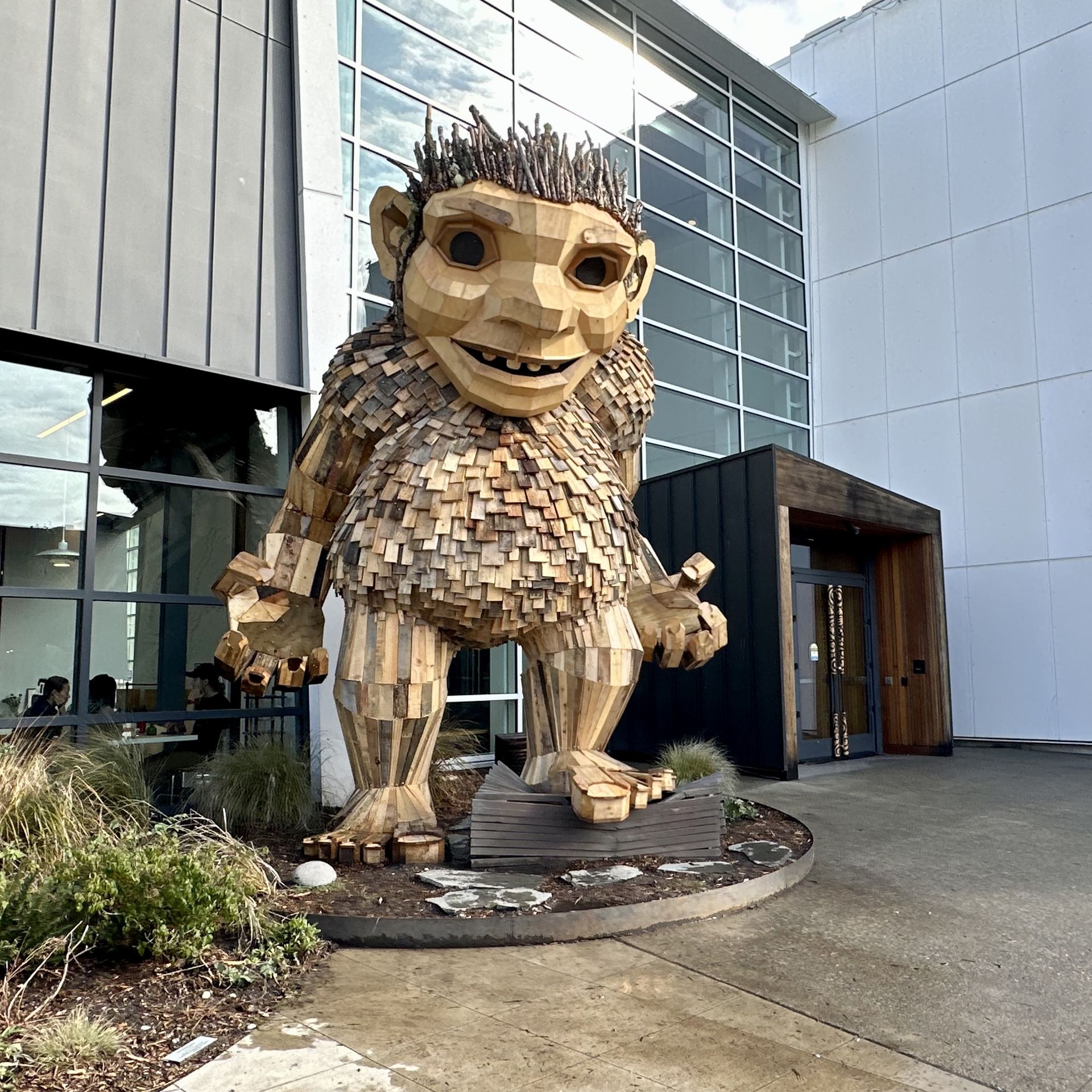 Last of 6 Pacific Northwest trolls rises in Seattle's Ballard