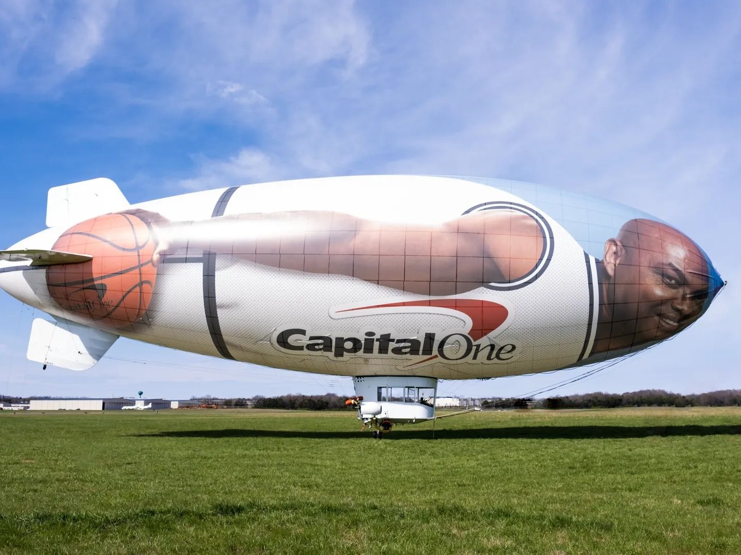 Charles Barkley blimp flies over Phoenix for Final Four week