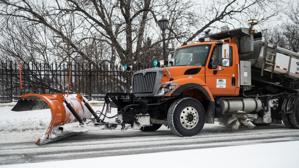 St. Paul considers onesided street parking pilot to help with snow