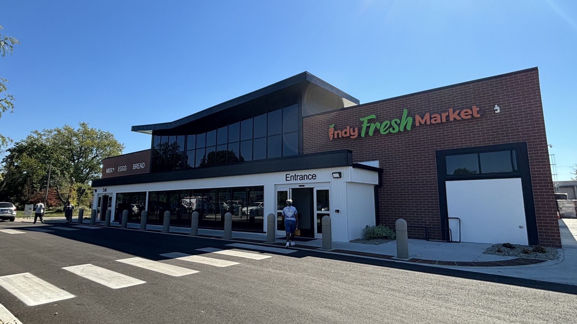 The front of a grocery store